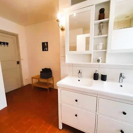 Maison De - *